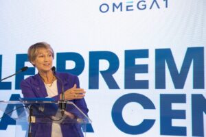 Eileen Collins en conférence à La Réunion lors de l’inauguration du Data Center Oméga 1